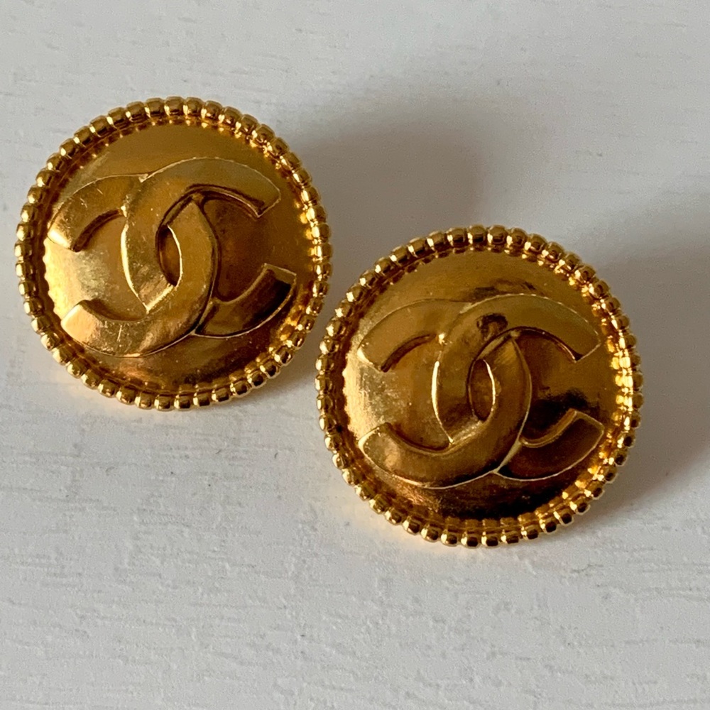 CHANEL 24K Gold Plated Interlocking CC Embossed Clip-on Earrings 1996A